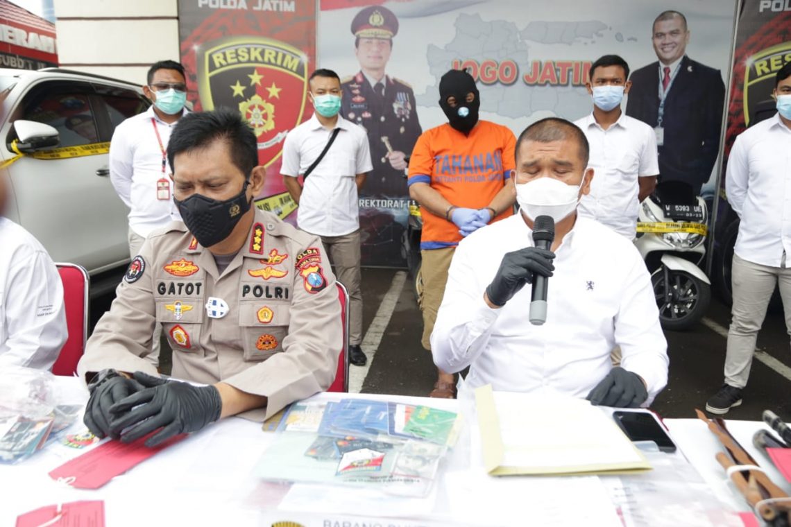 Bermodal Cek Palsu, Gelapkan  Dua Sertifikat