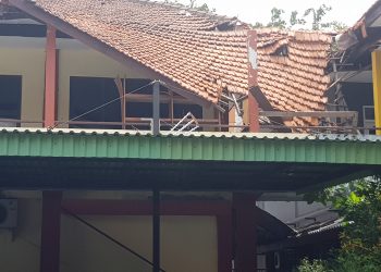 Atap Kantor Bakesbangpol Sidoarjo Ambruk