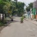 Respon Cepat Desa Siwalan Panji Dalam Menambal Jalan Rusak