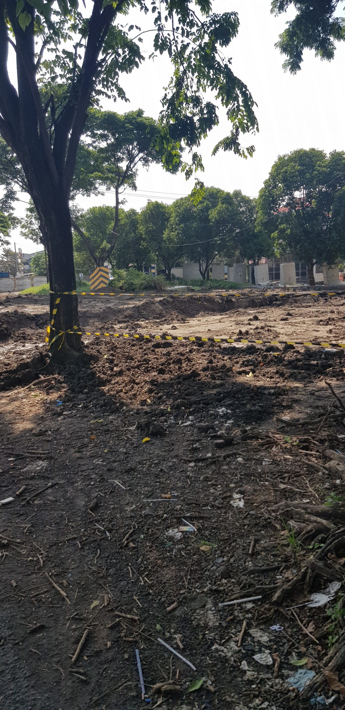 Jalan Raya juanda Depan Lapangan Albatros di Tutup
