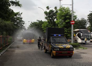 Polresta lakukan Disinfektan di Kawasan Padat Penduduk Untuk Cegah Covid 19