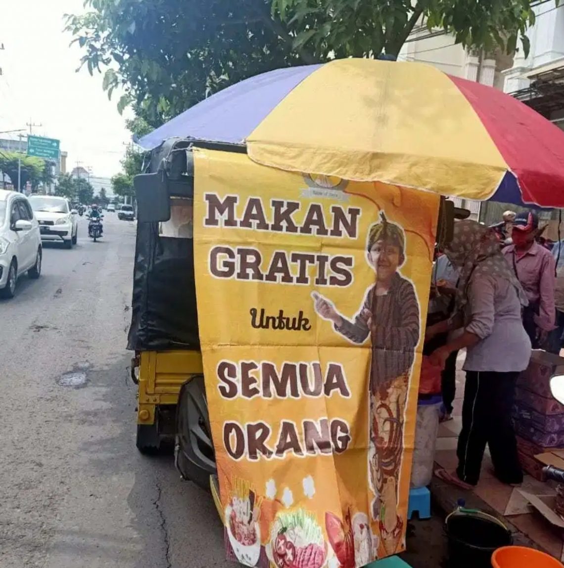 Pak Yoni Sediakan Menu Gratis di Masa Pandemi Covid19