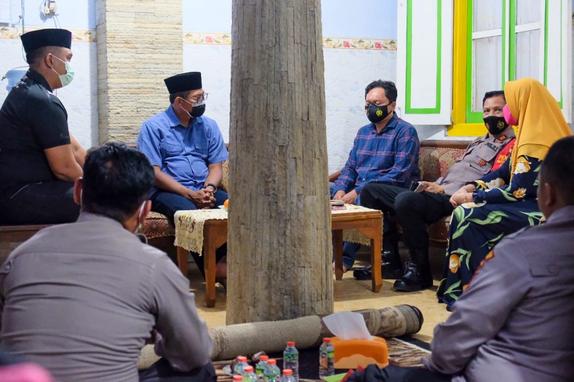 Kapolresta Jenguk Anggotanya Yang Sakit