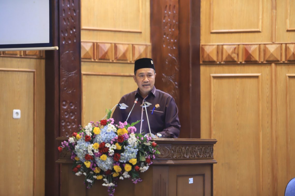 Sujalil Bacakan PU Fraksi- fraksi di Paripurna RPJMD