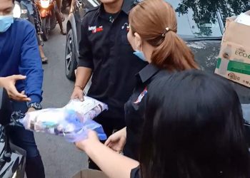 Pertapa Indonesia Bagi – bagi Takjil