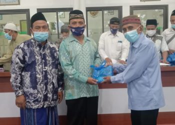 Pemdes Legok, Pasuruan Berbagi Parsel kewarganya