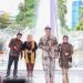 Eri dan Armuji Tampil Menawan di Catwalk