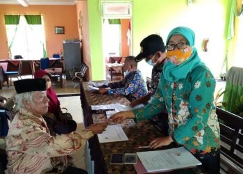 BLT Dana Tahap I Desa Sedenganmijen Dibagikan Kepada 60 KPM