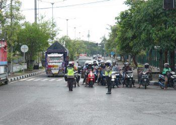 Pengendara Sidoarjo Hentikan Aktivitas 60 Detik