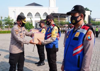 Kapolresta Bagikan 5000 Bendera Merah Putih