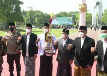 Tabur Bunga dan Upacara Tandai Hari Santri di Sidoarjo