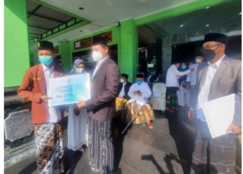 Tabur Bunga dan Upacara Tandai Hari Santri di Sidoarjo