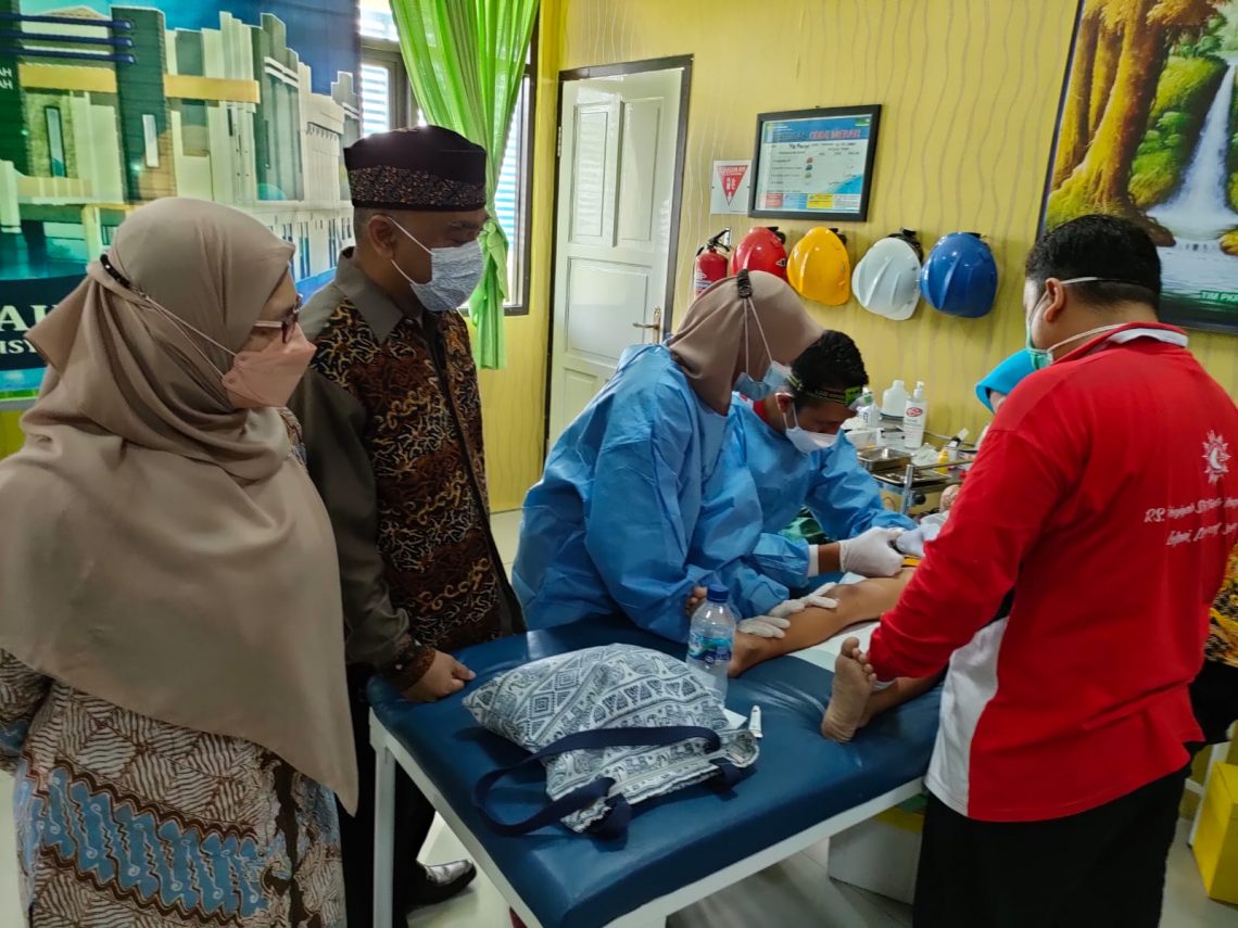 Khitan Masal dan Donor Darah Warnai Milad Muhamadiyah