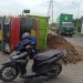 Truk Urugan Terjungkal di Arteri Tanggulangin