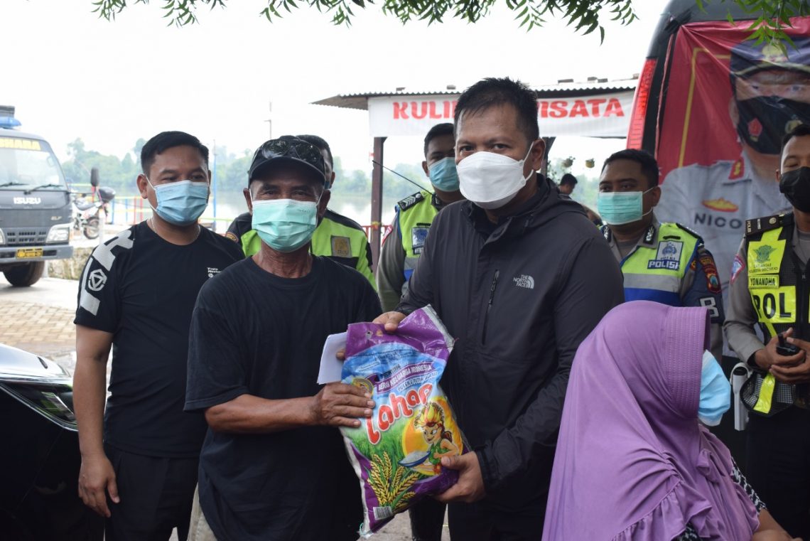 Vaksinasi dan Disiplin Prokes di Wisata Bahari Tlocor