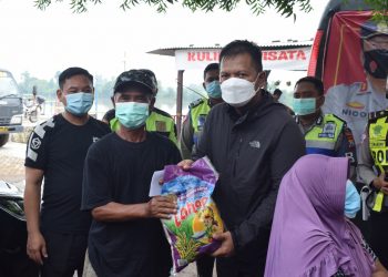 Vaksinasi dan Disiplin Prokes di Wisata Bahari Tlocor