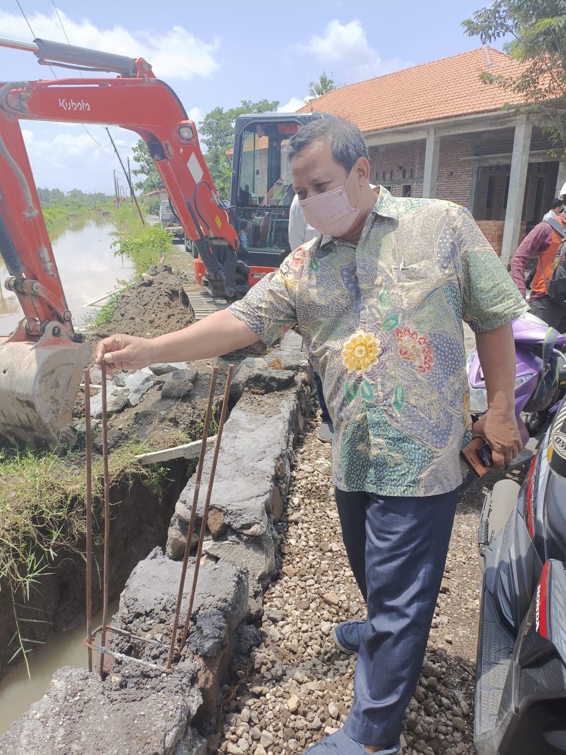 Komisi C DPRD Sidoarjo “Turun Gunung ” Awasi Jalan Beton