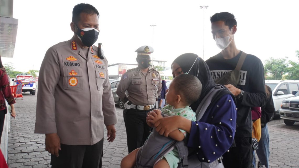 Pengunjung Mal di Libur Imlek Tidak Mengabaikan Prokes