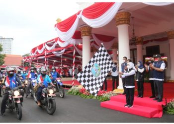 Gubernur khofifah Melepas Tagana dan TKSK Bagikan Suvenir ke Perintis dan Janda Perintis Kemerdekaan