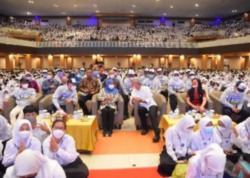 Gubernur Khofifah dan Ganjar Pranowo di Unair