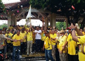 Bupati Muhdlor Ikut Ramaikan Gerak Jalan Golkar