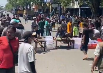 Pedagang Pasar Larangan Tutup Jl Sunandar Priyo Sudarmo