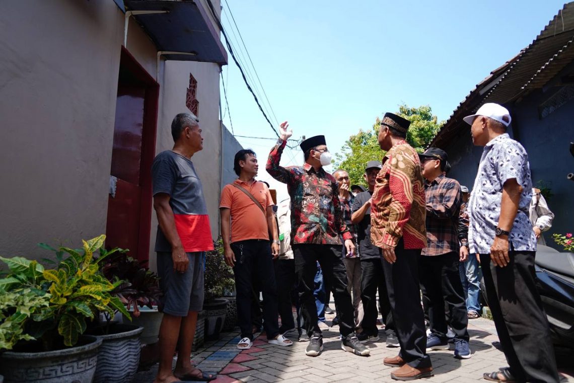 Bupati Muhdlor Mengecek Kerusakan Rumah Korban Angin Puting Beliung di Wage