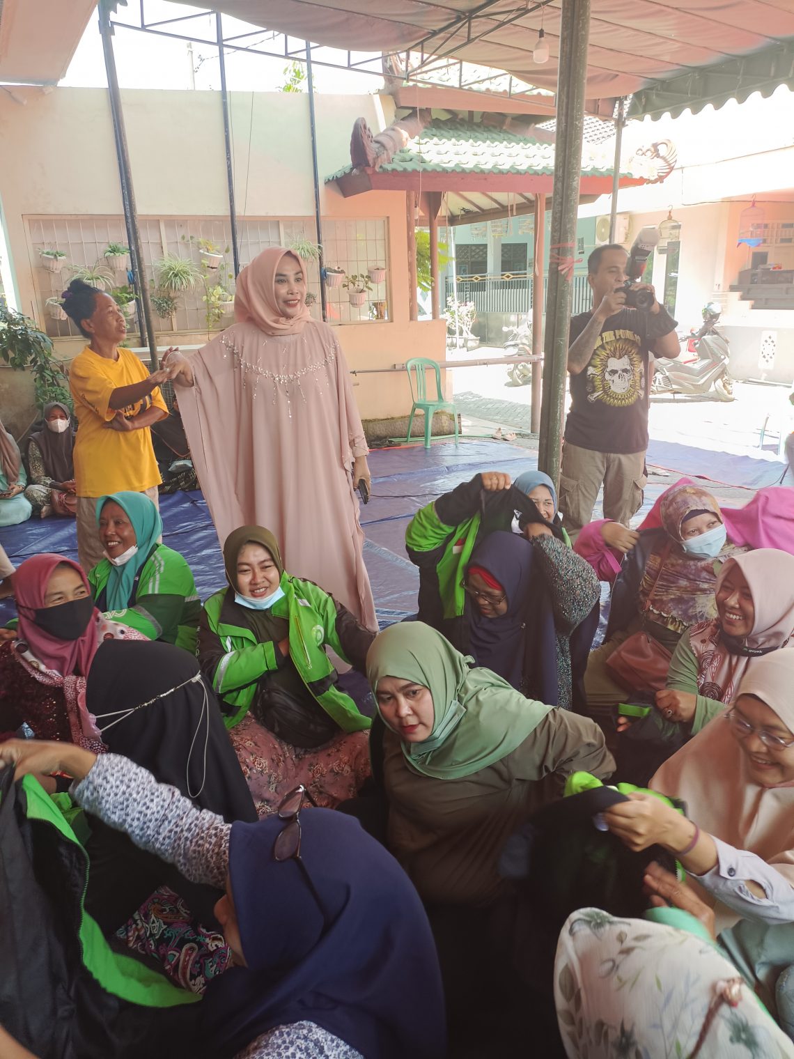 50 Driver Ojol Wanita Binaan Mimik Idayana, Mendapat Parsel Lebaran