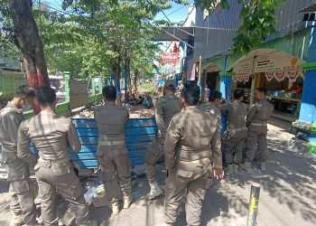 Sisa Kerusuhan Pasar Larangan Mulai Dibersihkan