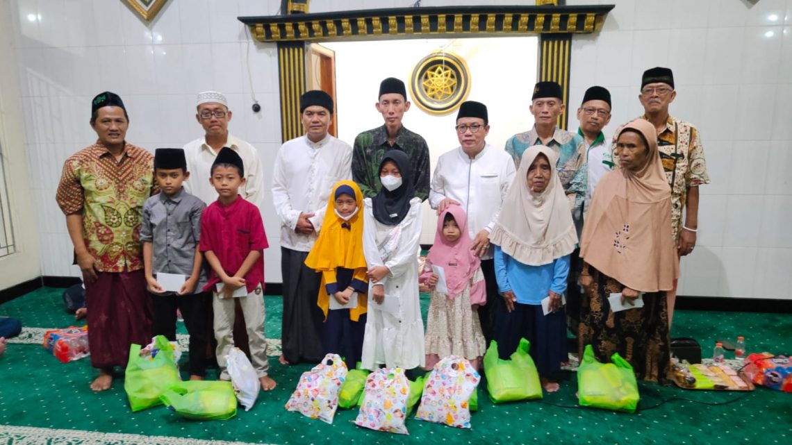 Abah Usman Berbagi Bersama Anak Yatim Piatu