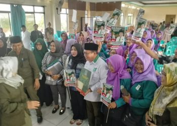 Abah Usman di Kawal Janda dan Yatim Piatu Daftar Cabup PKB