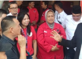 Sugiono,  Serahkan Berkas Pencalonan ke PDI-P