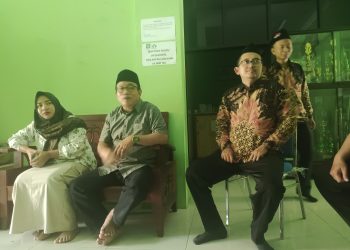 Abah Usman Setor Simpanan ke Koperasi NU