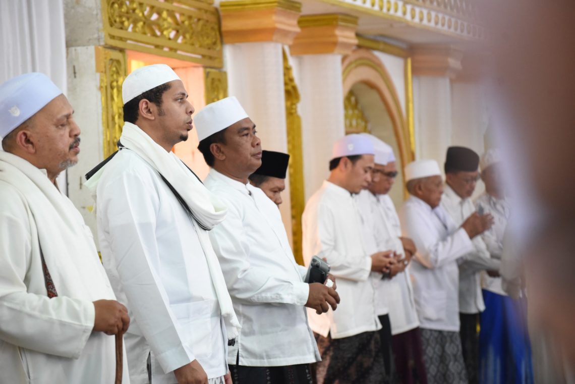 Ribuan Jamaah Ikuti Haul Akbar Majlis Dzikir Maulidurrasul SAW di Masjid Agung Sidoarjo