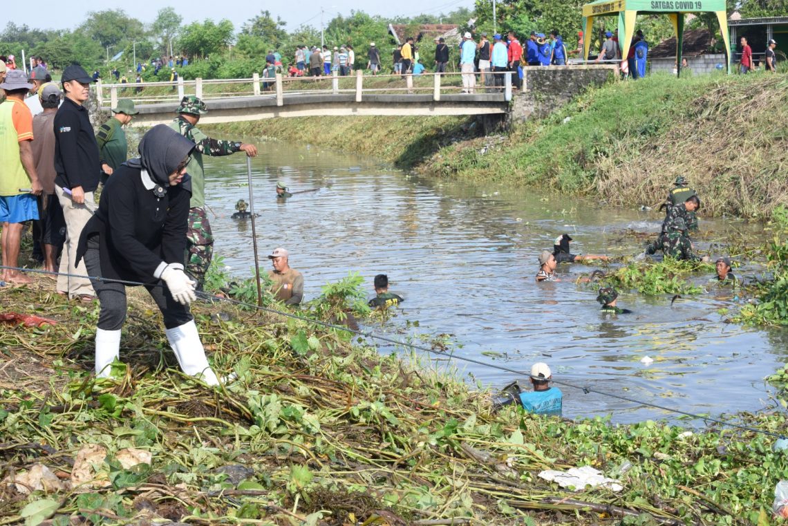 Sekda Fenny Apridawati Pimpin Jihad Pemel Sungai Kedungsumur