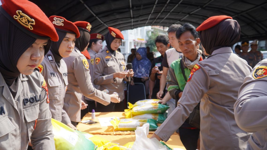 Polrestabes Surabaya Gelar Pasar Murah