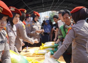Polrestabes Surabaya Gelar Pasar Murah