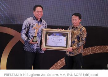 Ir Sugiono Raih Penghargaan Radar Surabaya Award  2025