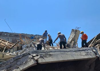 Puing Bangunan Ponpes Disisir Brimob