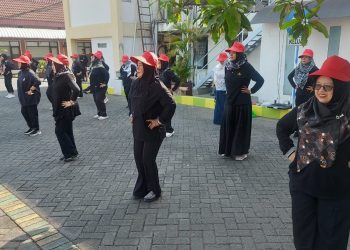 Dengan Senam, DWP Sekretariat DPRD Sidoarjo, Menjaga Kekompakan