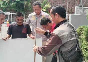 Polsek Tanggulangin Mengecek Kualitas Pertalite di SPBU Kedensari