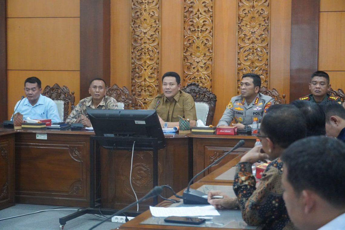 Bupati Subandi Beri Waktu Satu Minggu Kepada Warga Mutiara Regency
