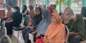 Pembesar Kedensari Salurkan BLT Tahap IV-2025