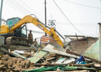 Satpol PP Tertibkan Jalur Frontage Road Sidoarjo